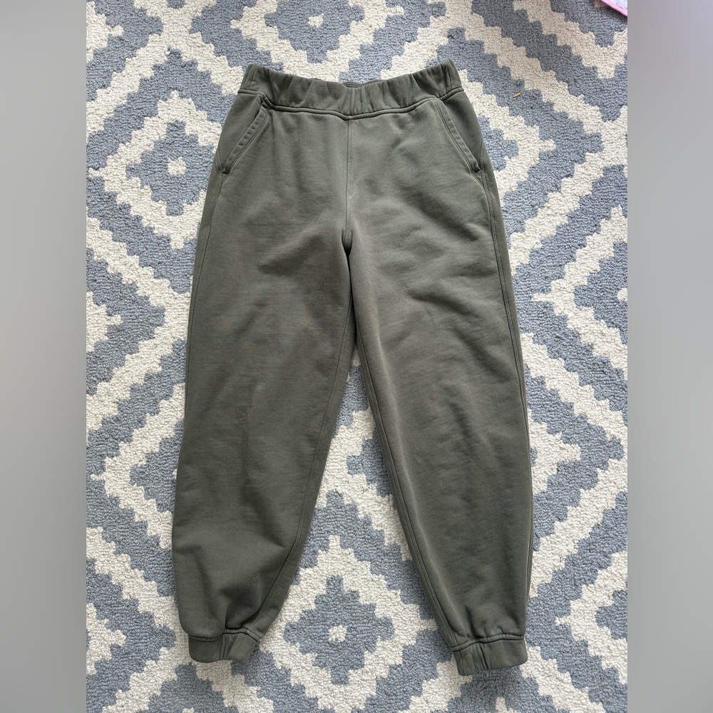 lululemon athletica Olive Green Women's Jogger Pants, size 6